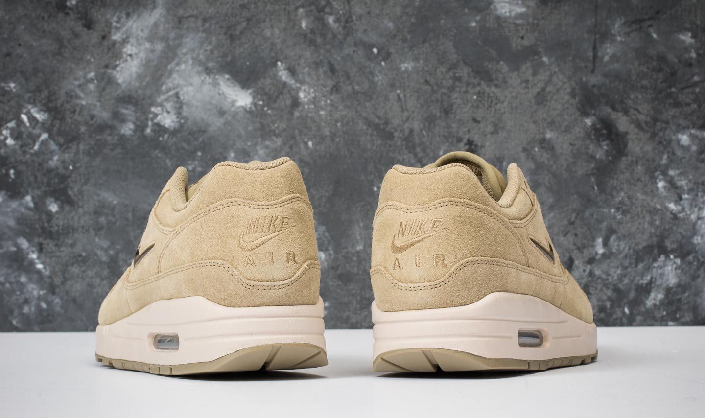 Nike air max 1 premium store sc neutral olive & metallic gold