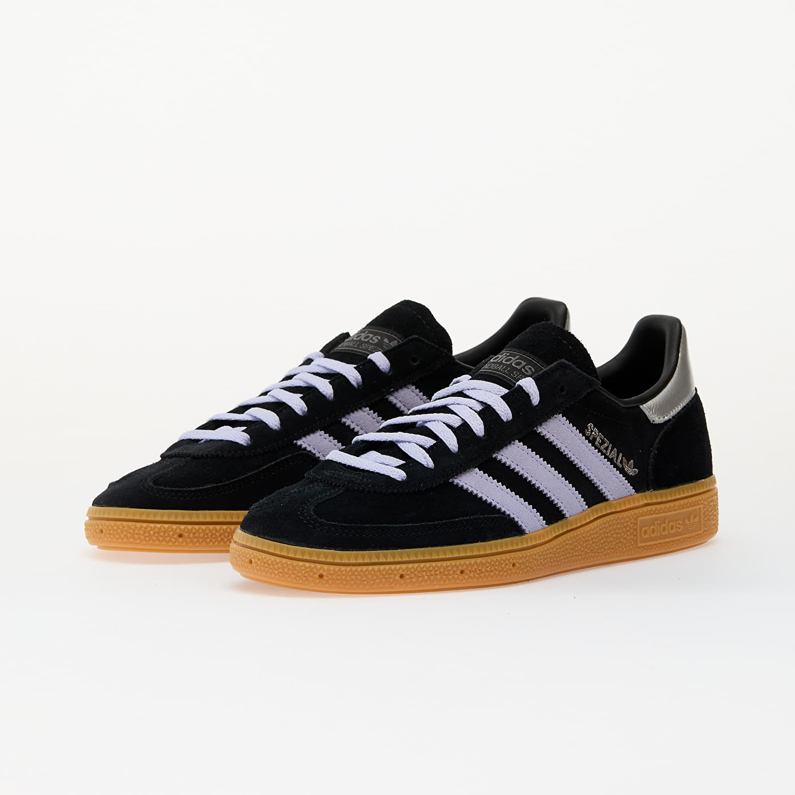 Skor för kvinnor adidas Handball Spezial W Core Black/ Violet Tone/ Gum1