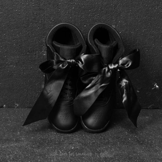 Chaussures et baskets femme Reebok Freestyle Hi Satin Bow Black Skull Grey Footshop