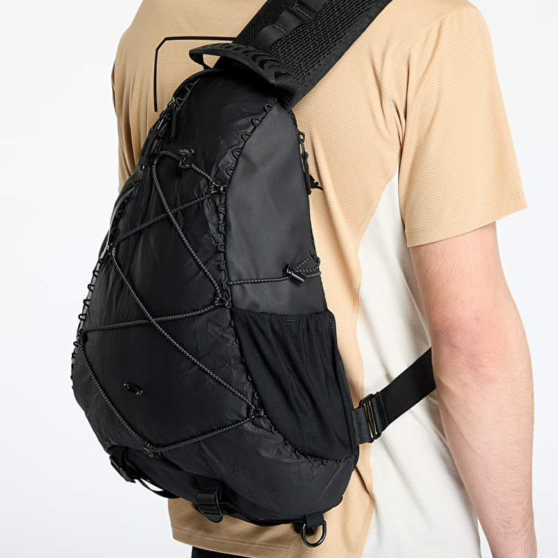 Oakley Latitude Sling Pack Blackout | Footshop