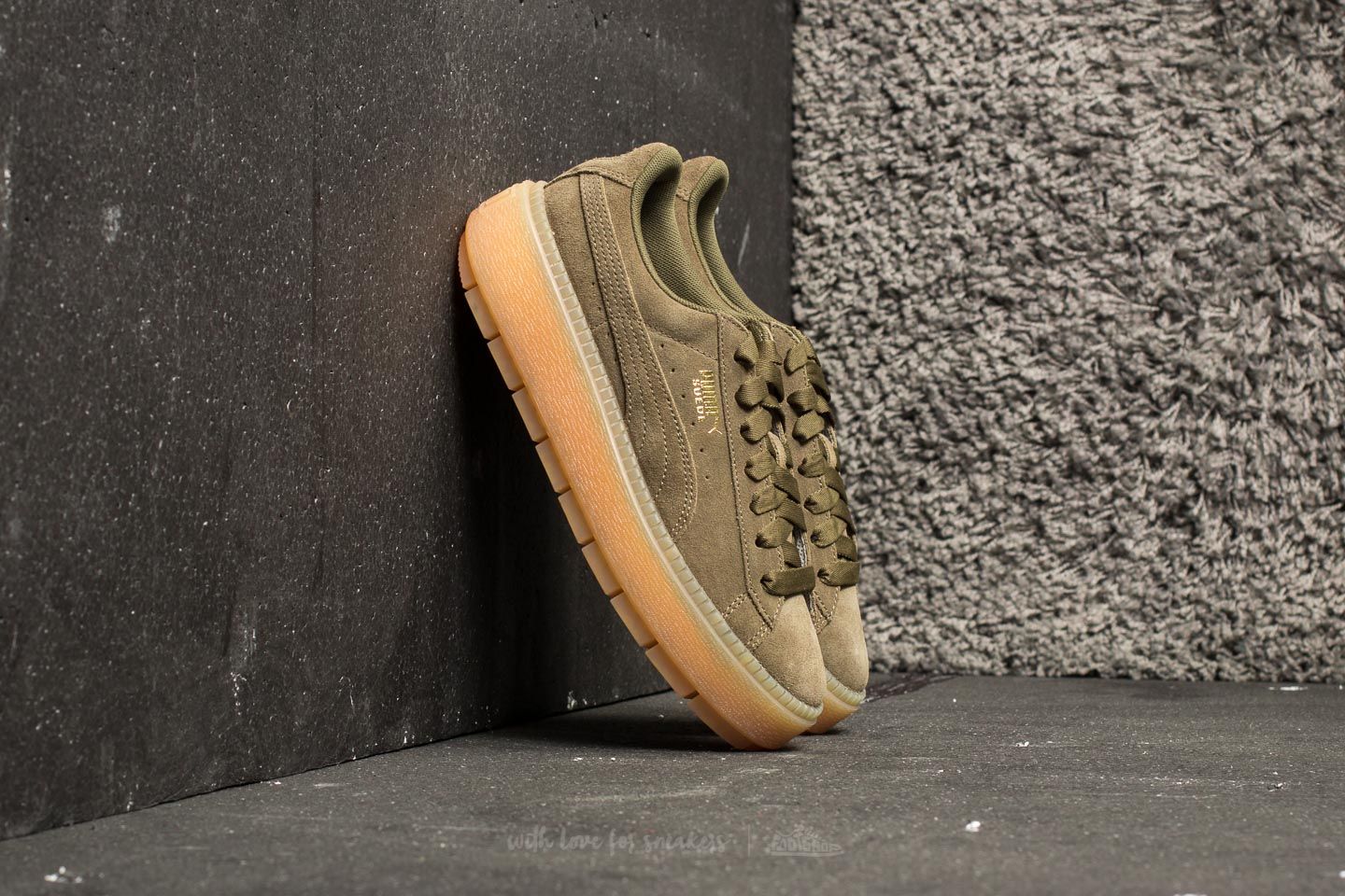Puma suede 2025 platform trace green
