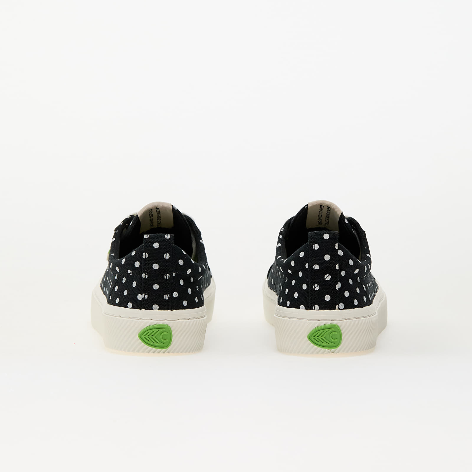 Дамски кецове и обувки Cariuma W Oca Low Black Polka Dots