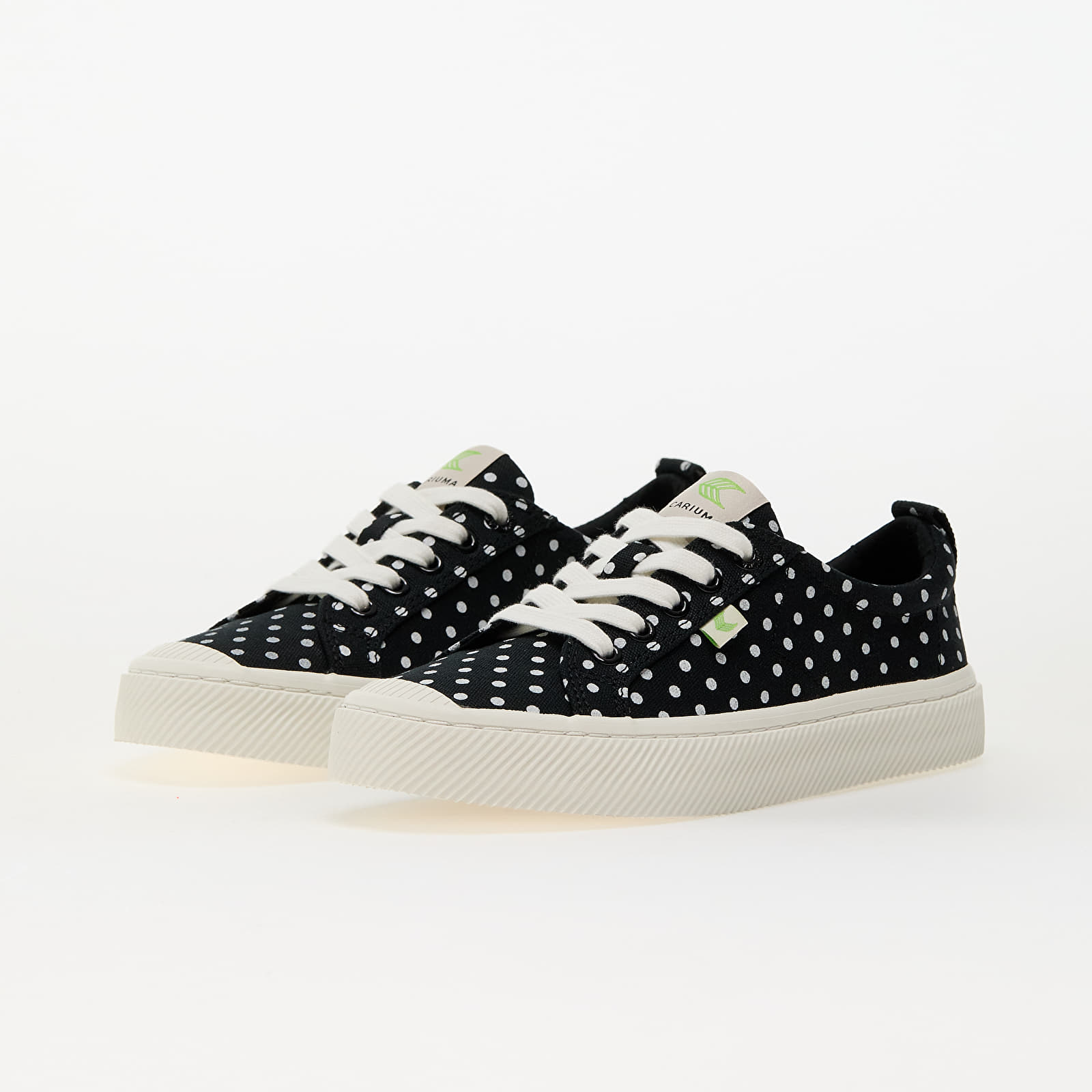 Дамски кецове и обувки Cariuma W Oca Low Black Polka Dots