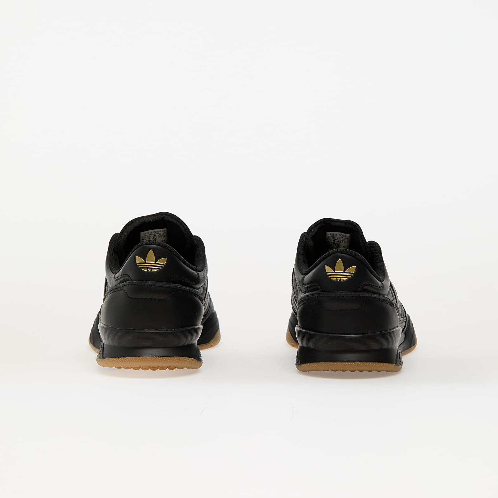 Încălțăminte și sneakerși pentru bărbați adidas Mundial Fc Core Black/ Core Black/ Gum4