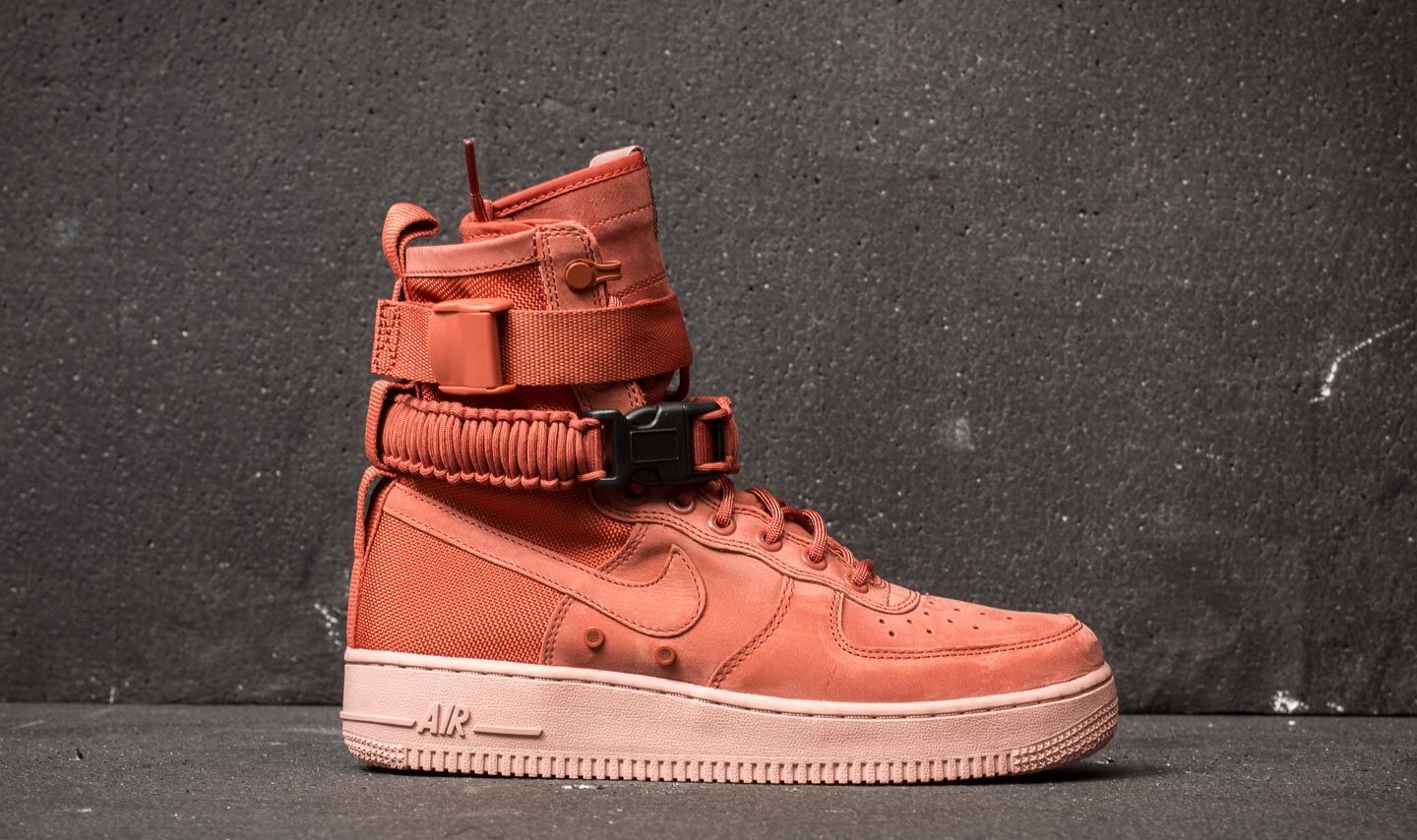 Chaussures et baskets femme Nike W SF Air Force 1 Dusty Peach Dusty Peach Footshop