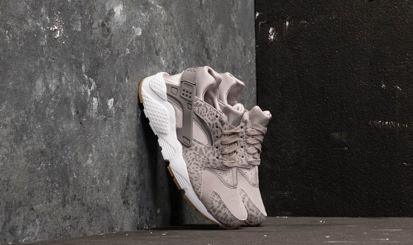 Női cipők Nike Huarache Run SE (GS) Atmosphere Grey/ Gunsmoke