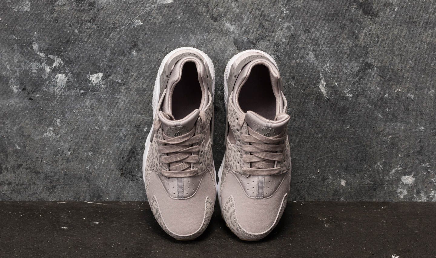 Női cipők Nike Huarache Run SE (GS) Atmosphere Grey/ Gunsmoke