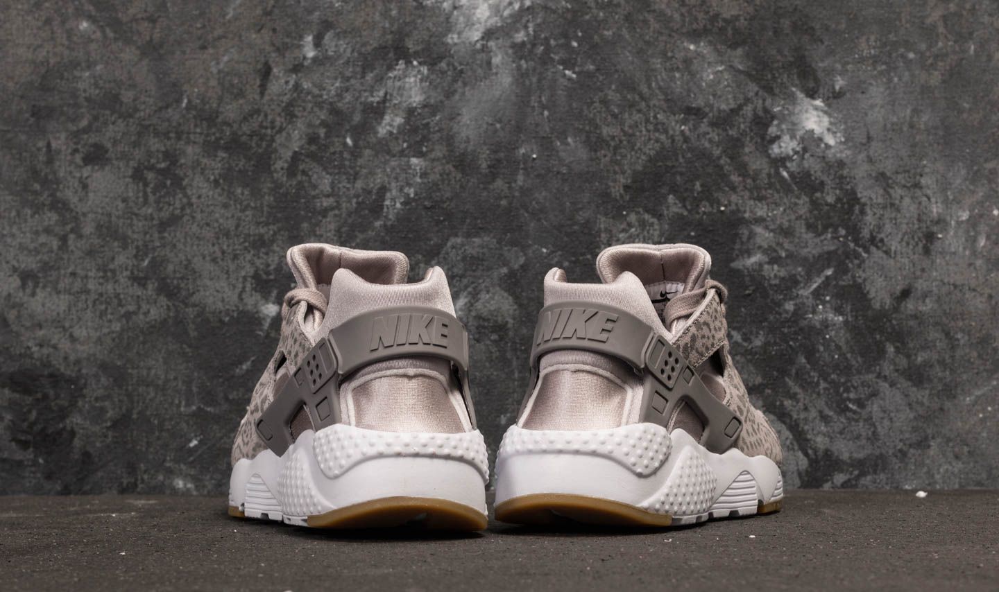 Női cipők Nike Huarache Run SE (GS) Atmosphere Grey/ Gunsmoke