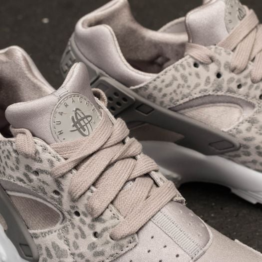 Women s shoes Nike Huarache Run SE GS Atmosphere Grey Gunsmoke Footshop