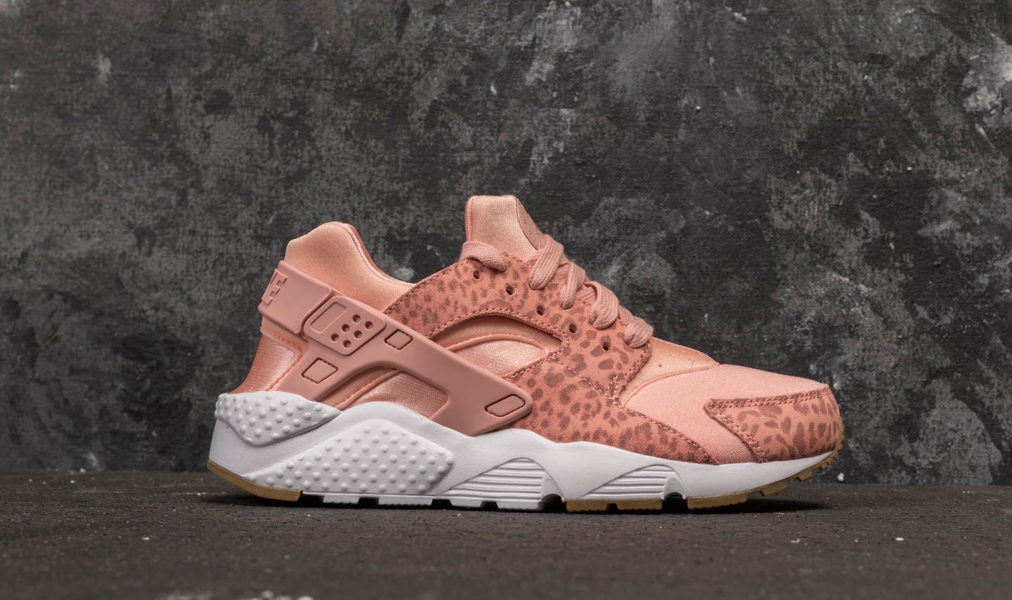 Nike huarache clearance coral