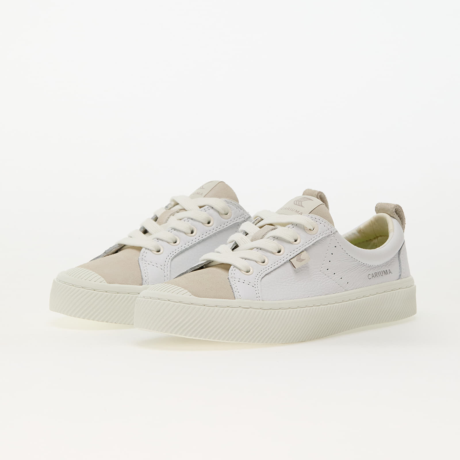 Miesten kengät Cariuma M Oca Low White