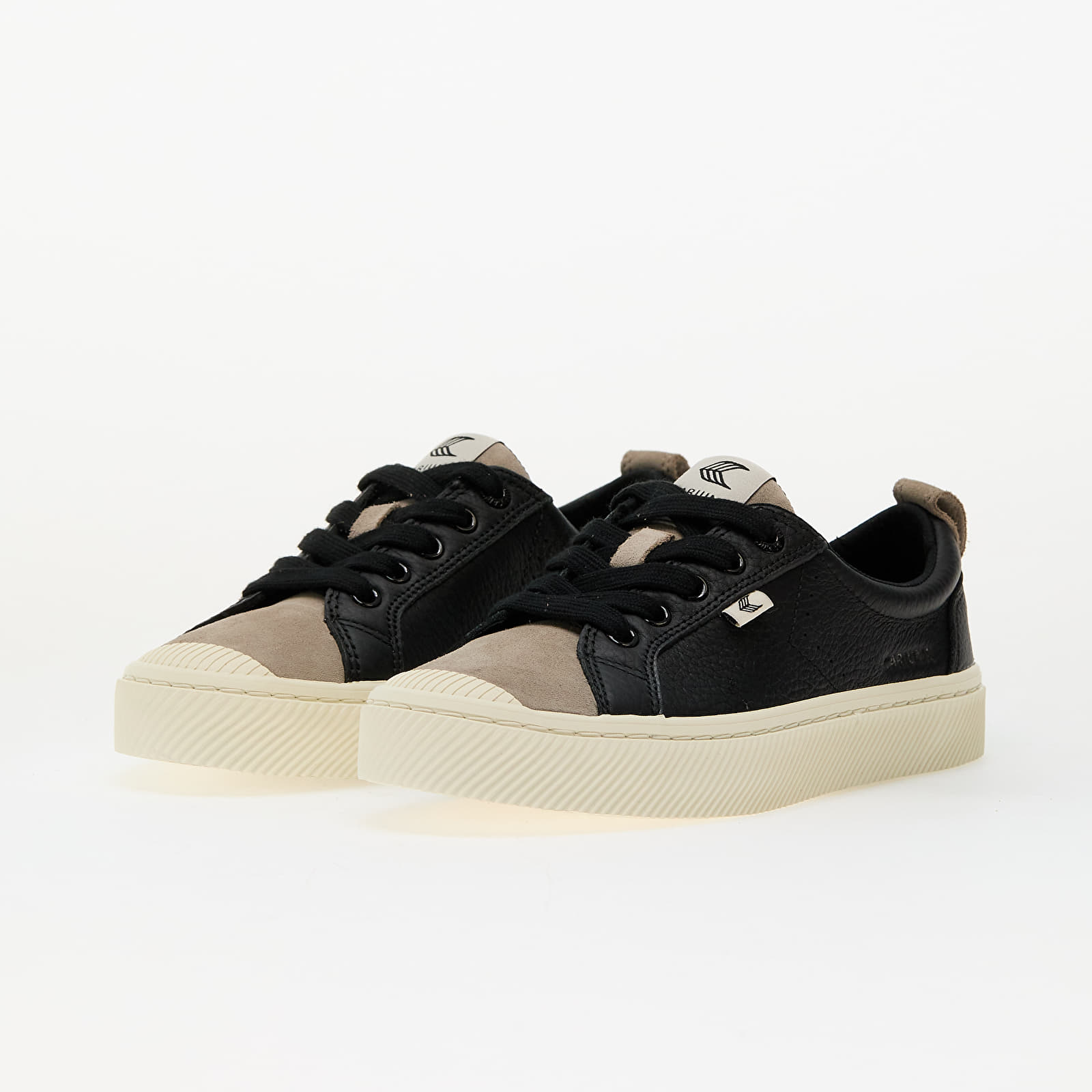 Zapatillas mujer Cariuma W Oca Low Black/ Cloud Grey