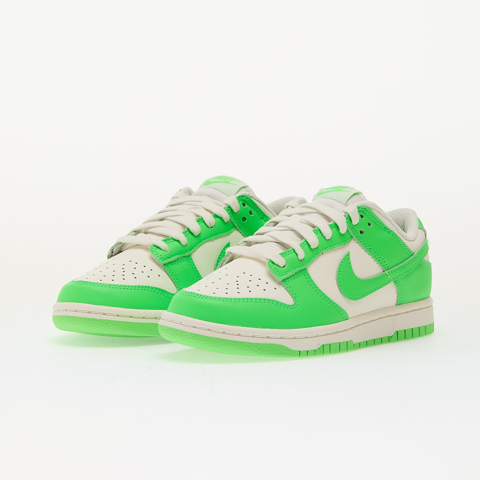 Women's shoes Nike W Dunk Low Sail/ Green Strike