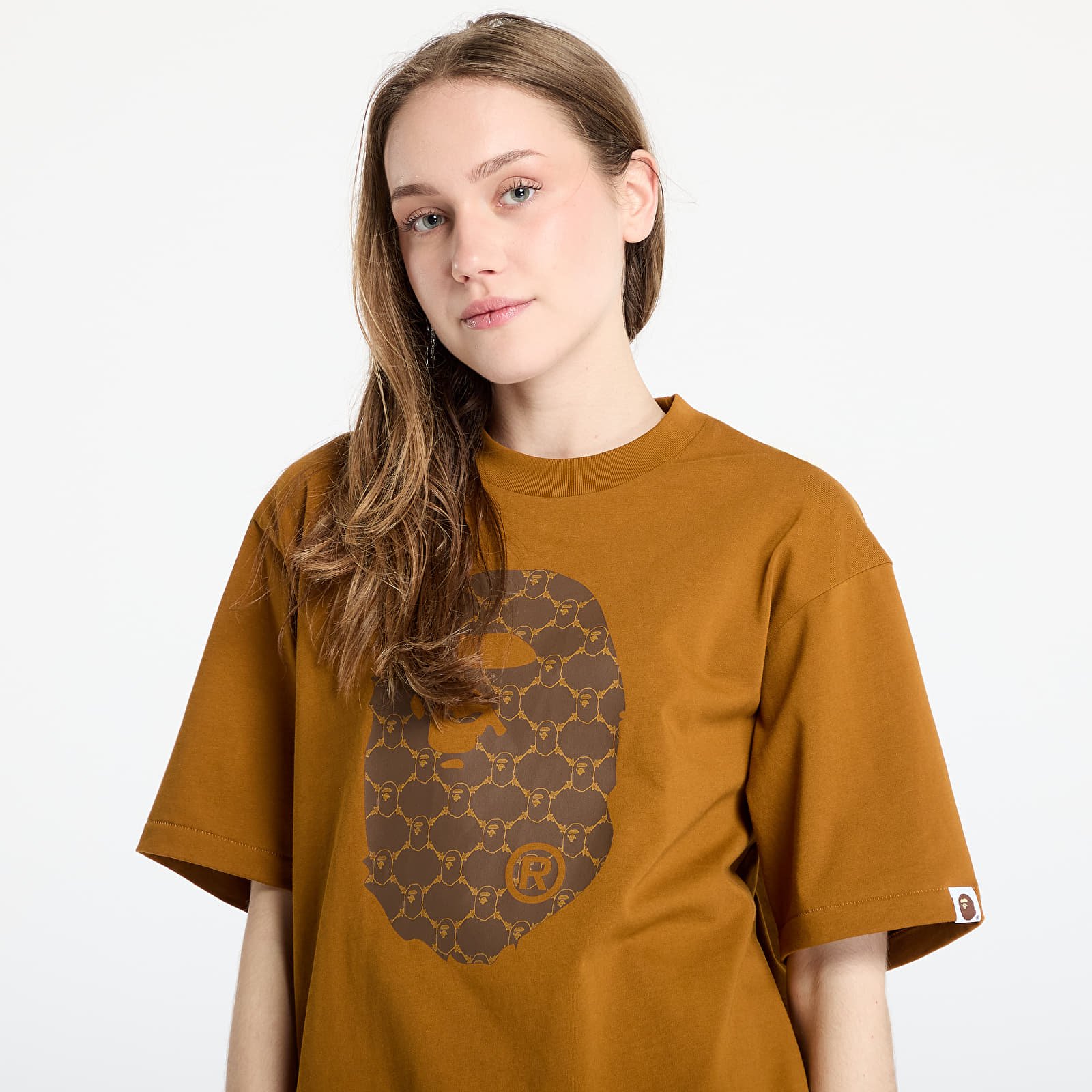 Чоловічі футболки A BATHING APE College Monogram Ape Head Relaxed Fit Tee UNISEX Beige