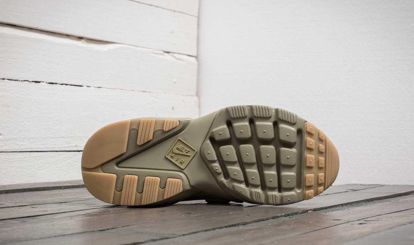 Chaussures et baskets femme Nike W Air Huarache City Neutral Olive Neutral Olive Footshop