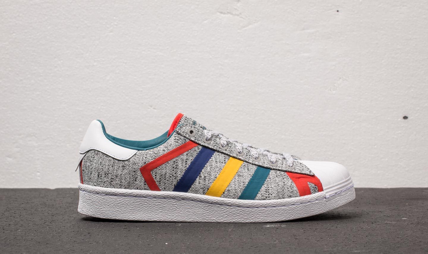 Superstar white deals mountaineering shoes