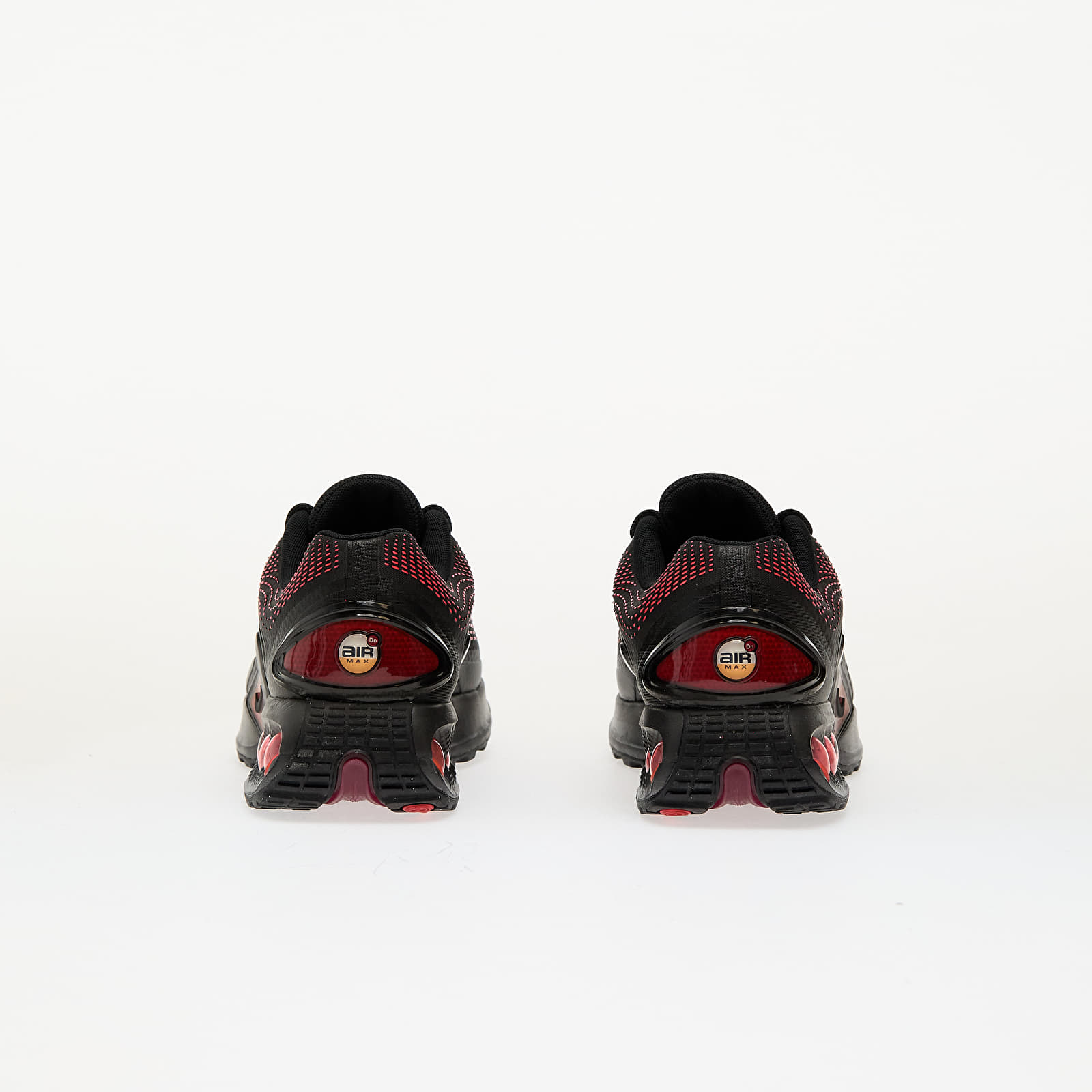 Pánské tenisky a boty Nike Air Max DN Es Black/ Black-Black-Bright Crimson