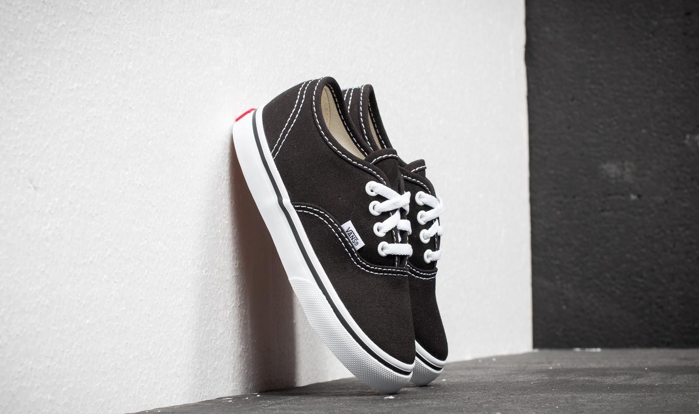 Kids' sneakers and shoes Vans Toddler AUTHENTIC Black