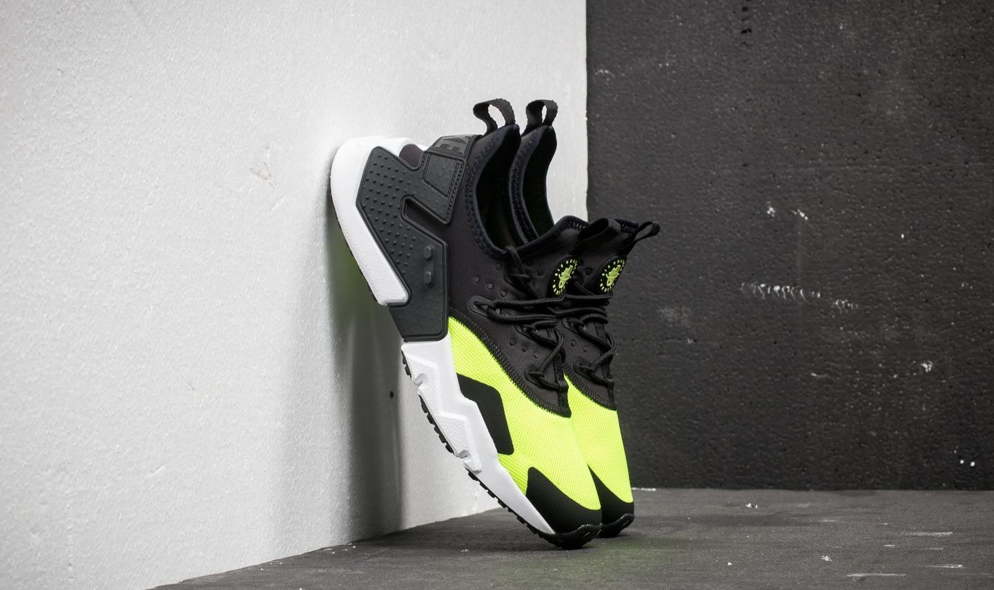 Nike air huarache drift black volt top