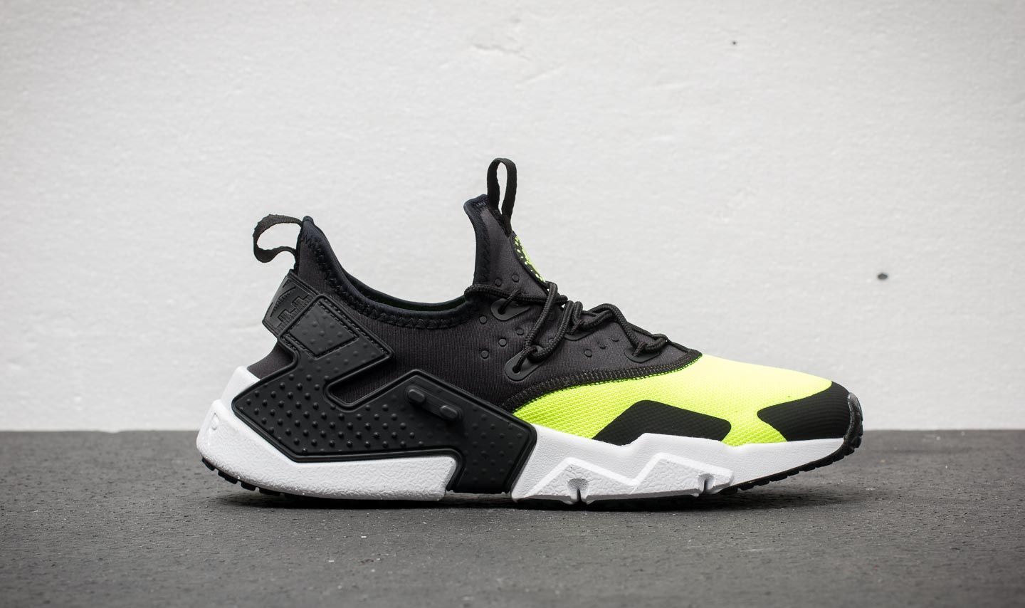 Nike air huarache drift black shop and yellow
