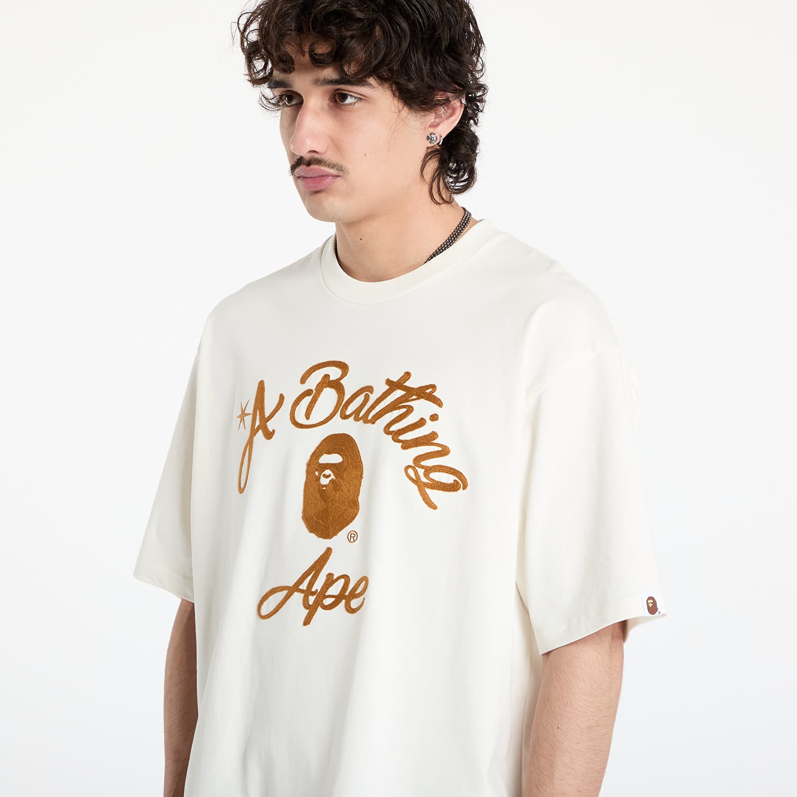 Pánská trička A BATHING APE Chain Stitch College Relaxed Fit Tee UNISEX Ivory