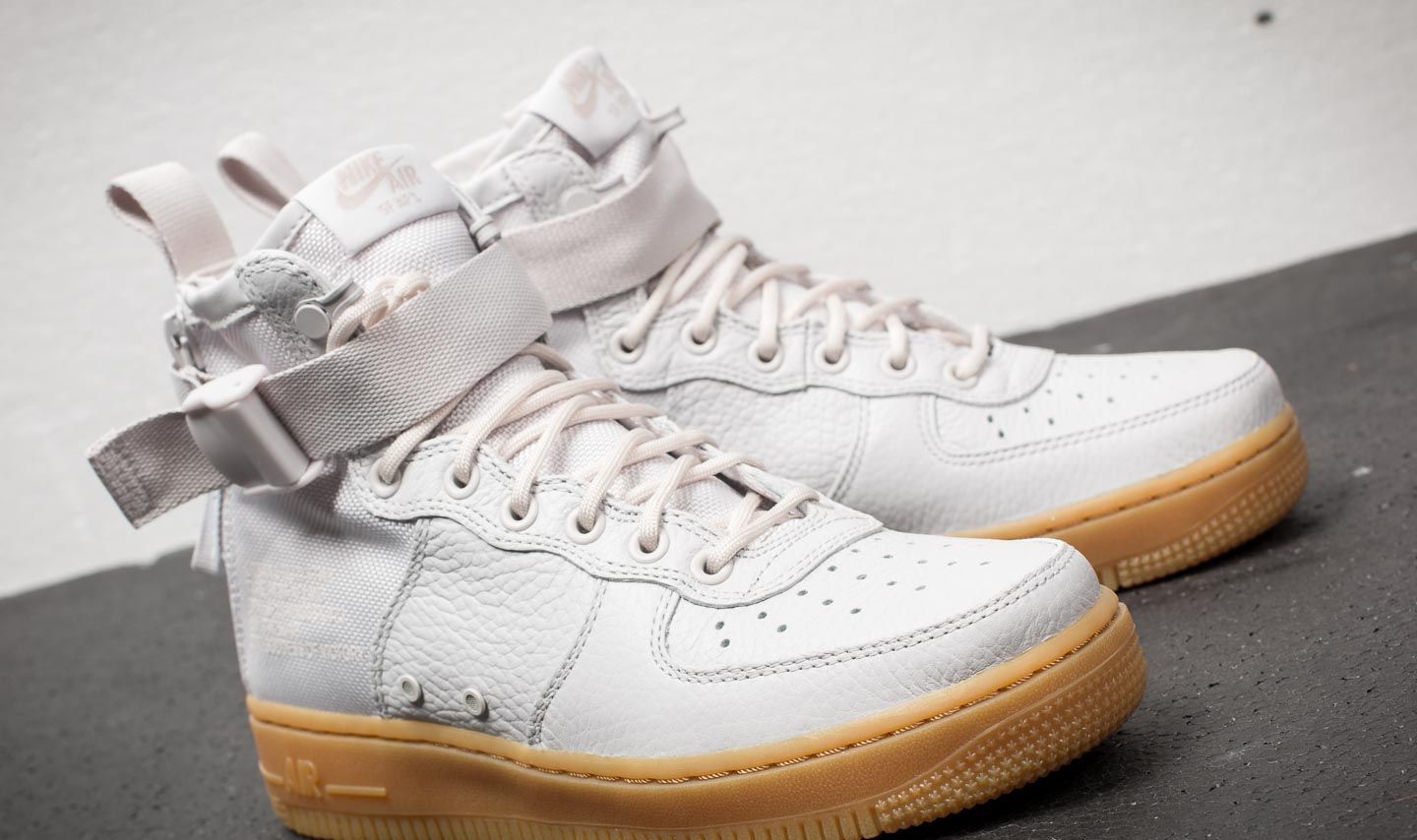 Încălțăminte și sneakerși pentru femei Nike W SF Air Force 1 MID Vast Grey/ Vast Grey
