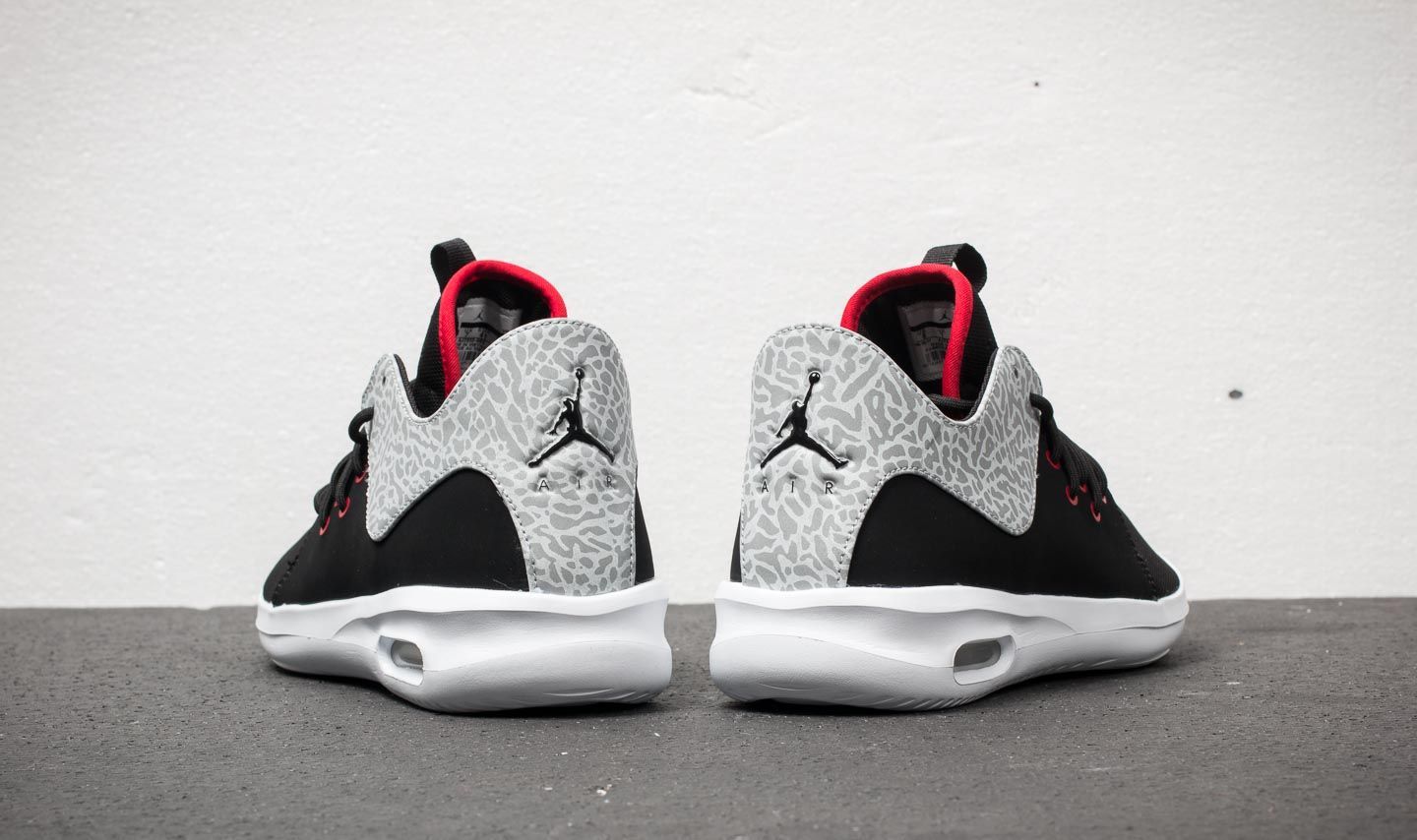 Nike air jordan discount first class black cement