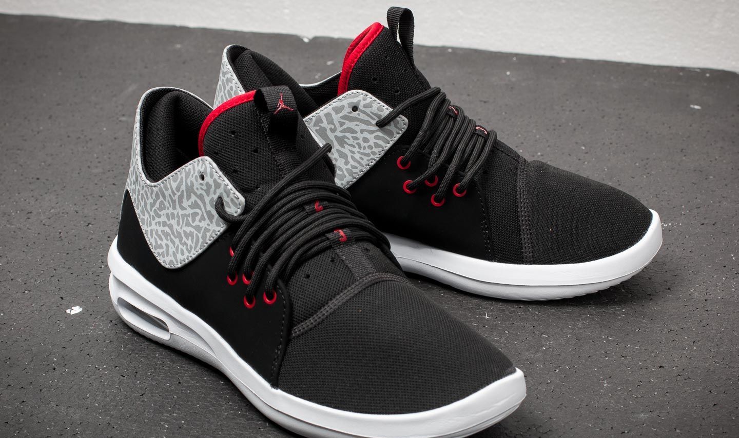 Herren Sneaker und Schuhe Air Jordan First Class Black/ Gym Red-White