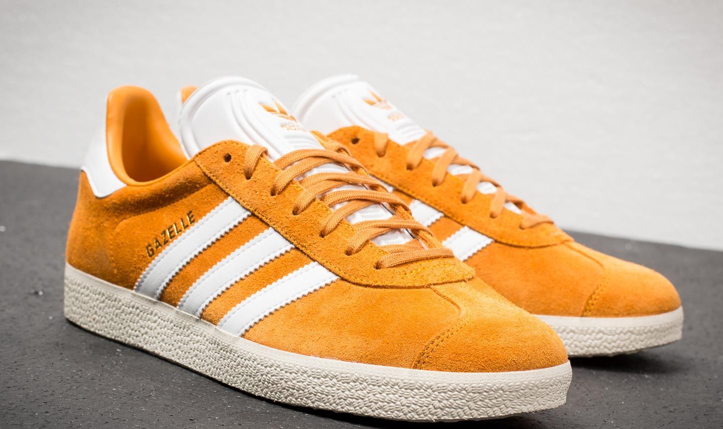 Adidas gazelle collegiate gold hot sale