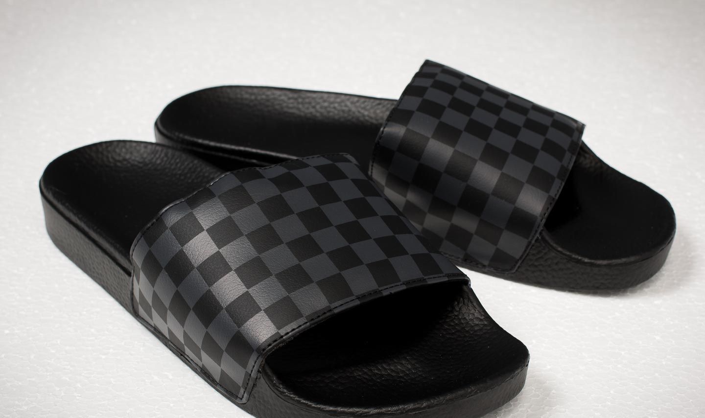 Vans slides 2025 checkerboard black