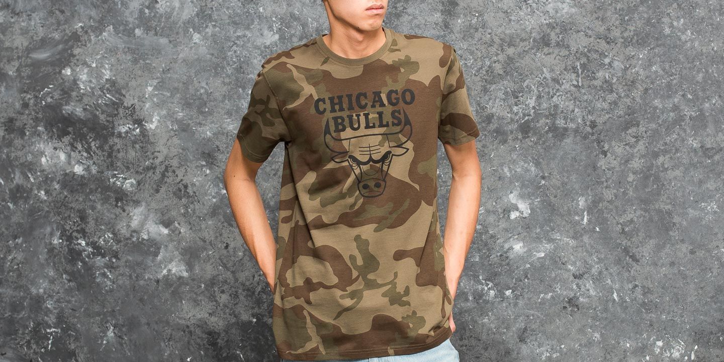 T-shirts New Era BNG Graphic Chicago Bulls Tee Woodland Camo