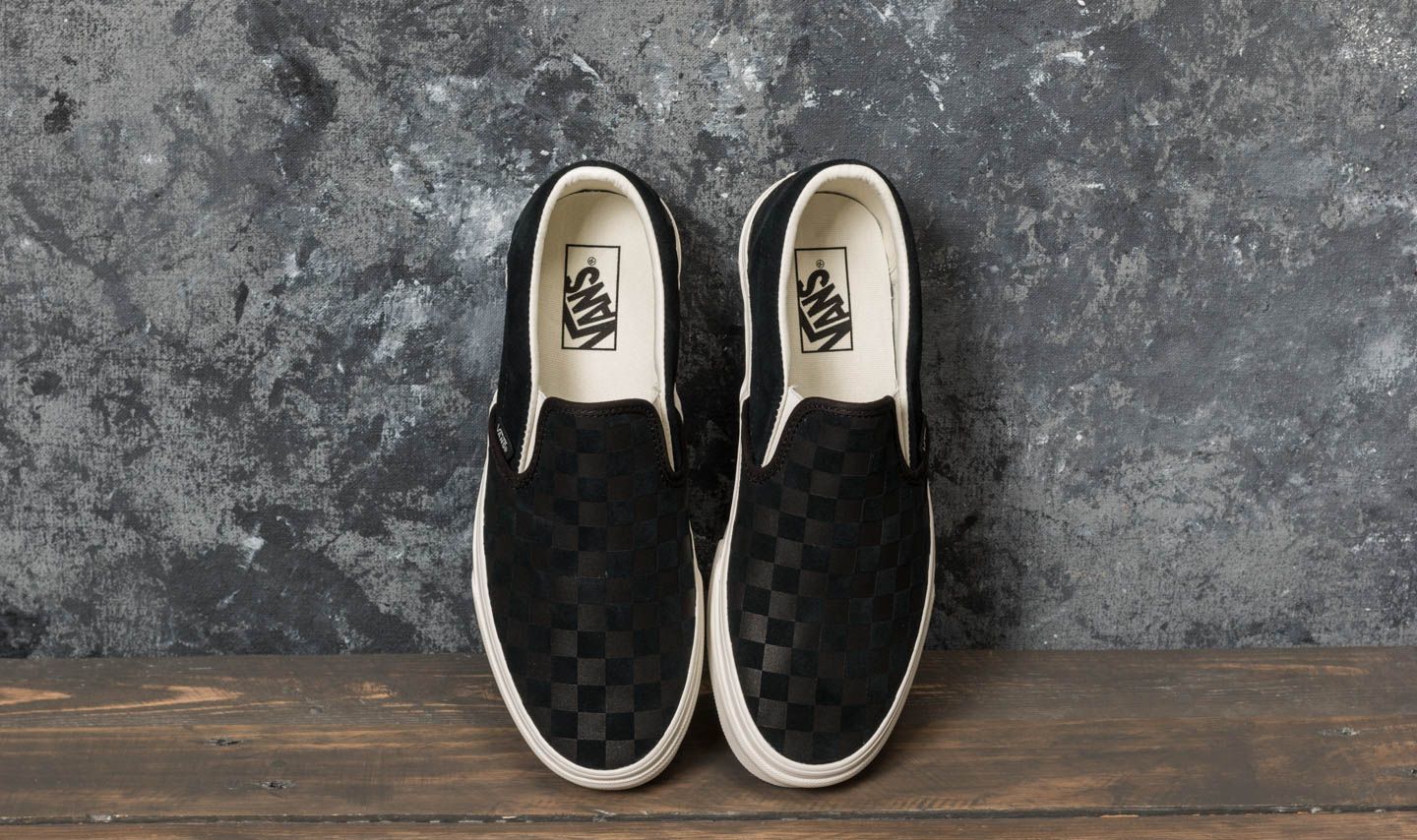 Herren Sneaker und Schuhe Vans Classic Slip On Checker Emboss Black Marshmallow Footshop