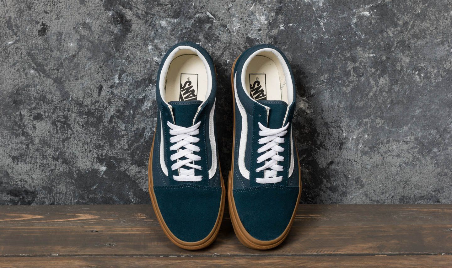 Reflecting pond store gum vans