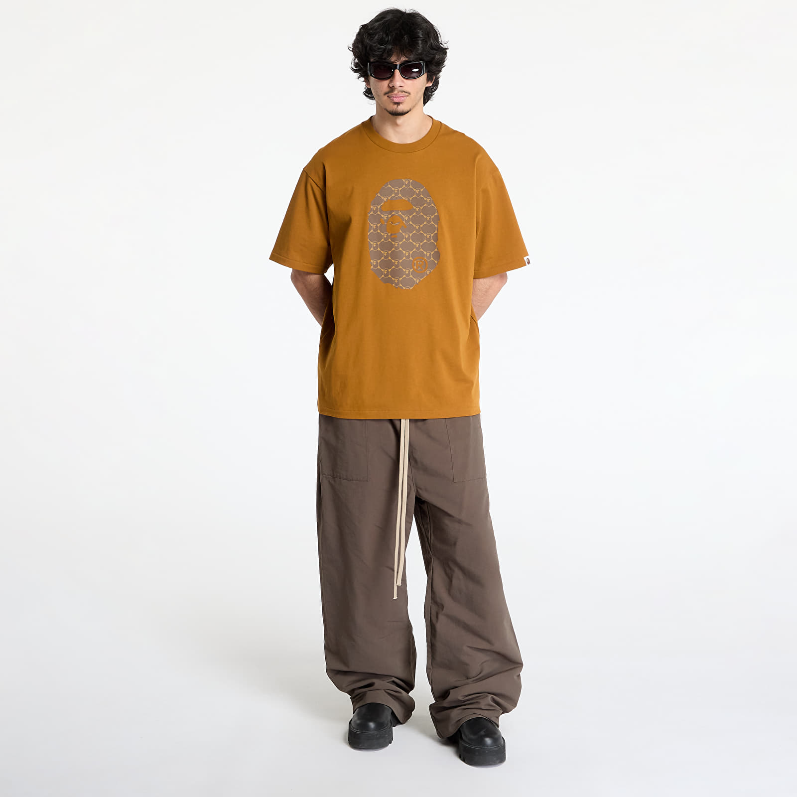 Чоловічі футболки A BATHING APE College Monogram Ape Head Relaxed Fit Tee UNISEX Beige