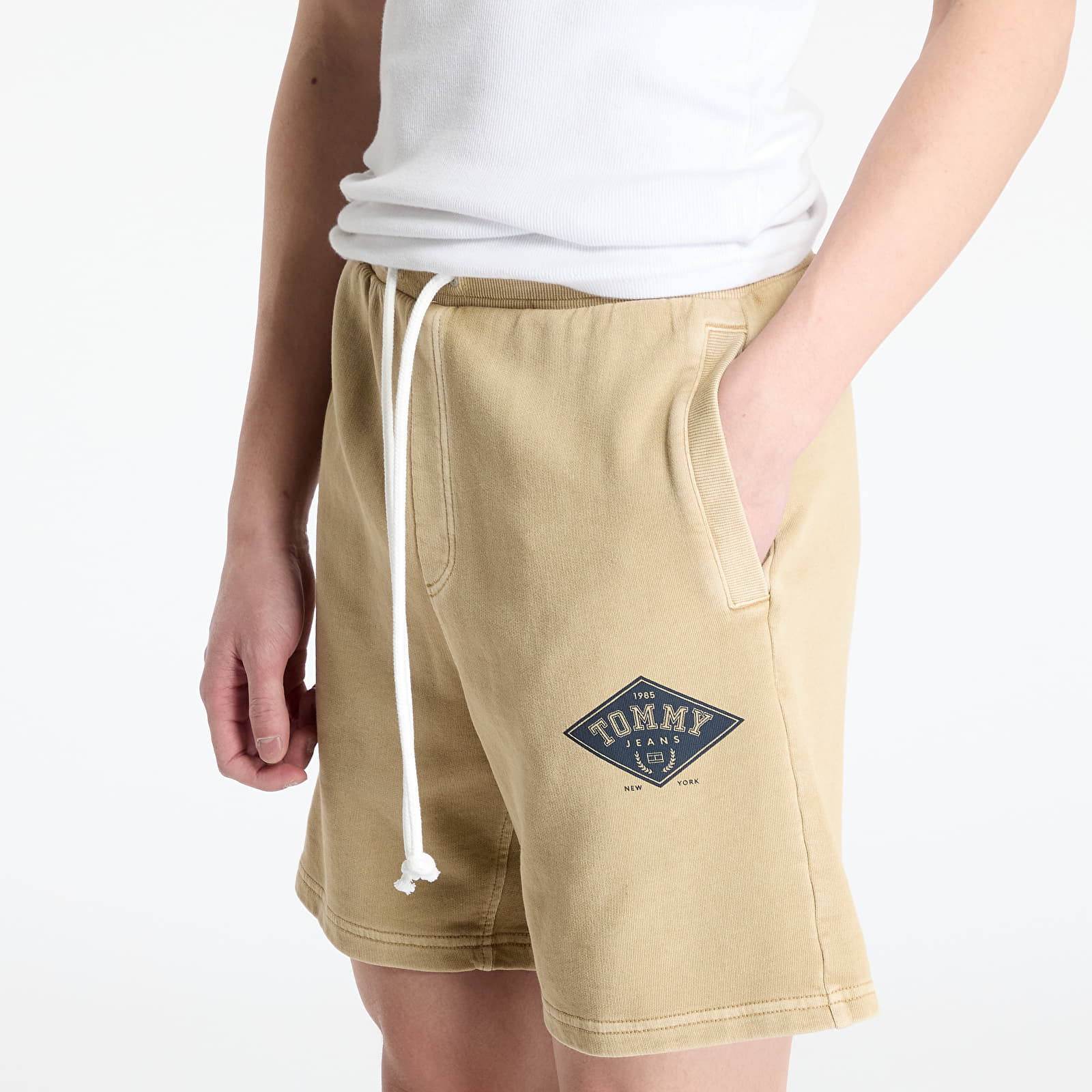 Pánské kraťasy Tommy Jeans Regular Varsity Grap Shorts Beige