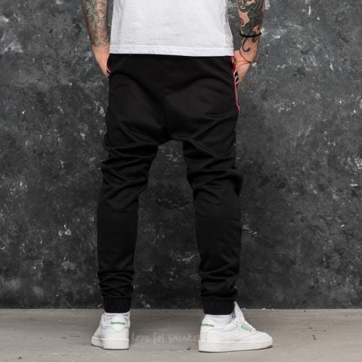 Reebok retro joggers in hotsell black bq5422