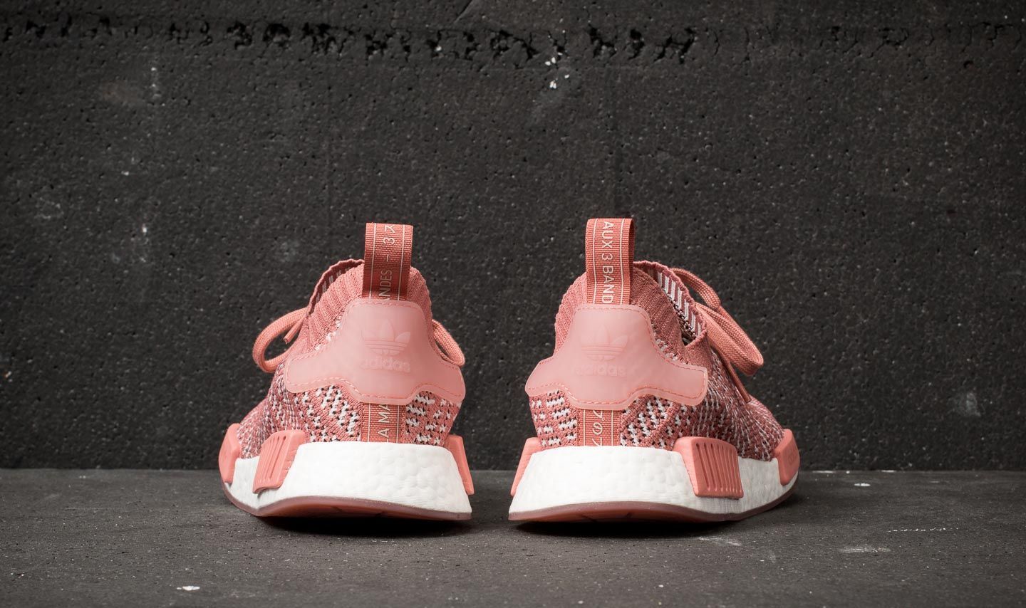 Wmns nmd_r1 stlt primeknit 'ash pink' hotsell