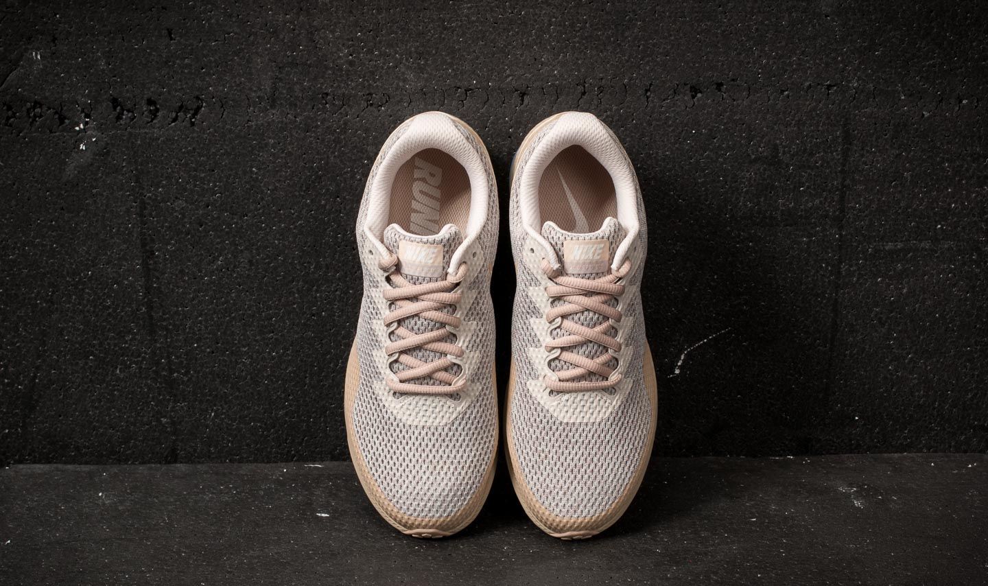 Women s shoes Nike Zoom All Out Low 2 W Moon Particle Sail Sand
