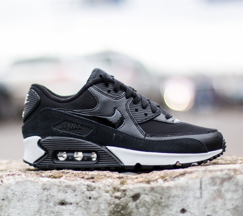Chaussures et baskets femme Nike WMNS Air Max 90 Essential Black Footshop