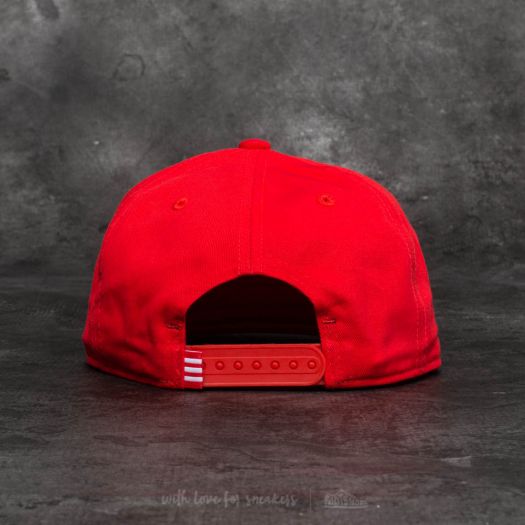 Flat trefoil cap clearance