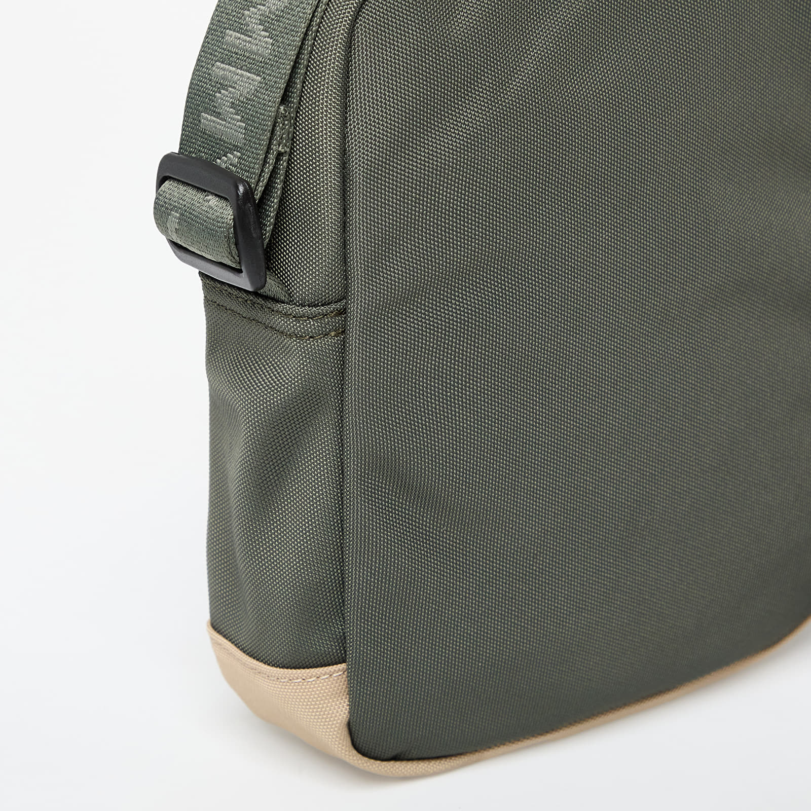 Ristilaukut Tommy Jeans Ess Daily Square Bag Green
