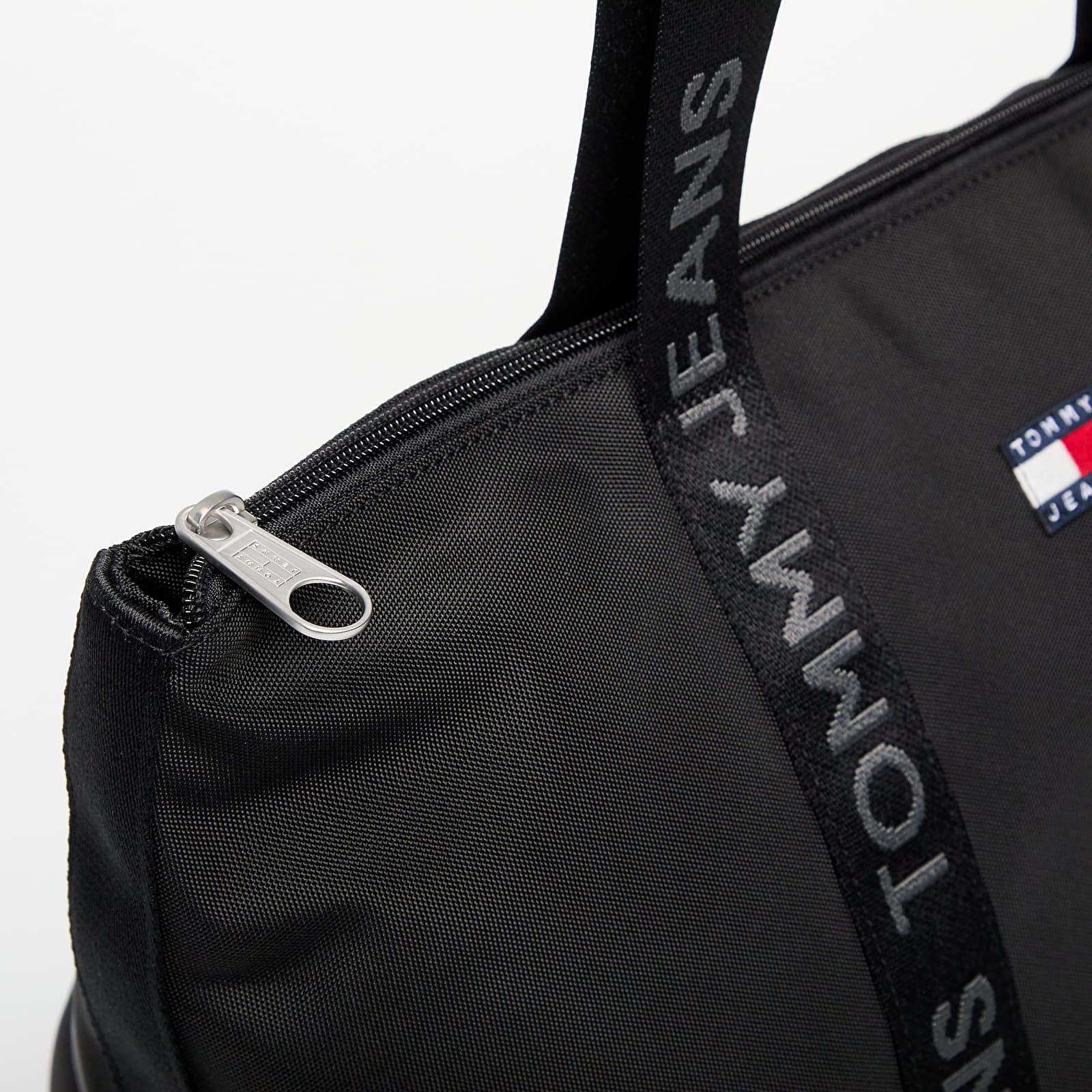 Torby przez ramię Tommy Jeans Ess Daily Tote Black