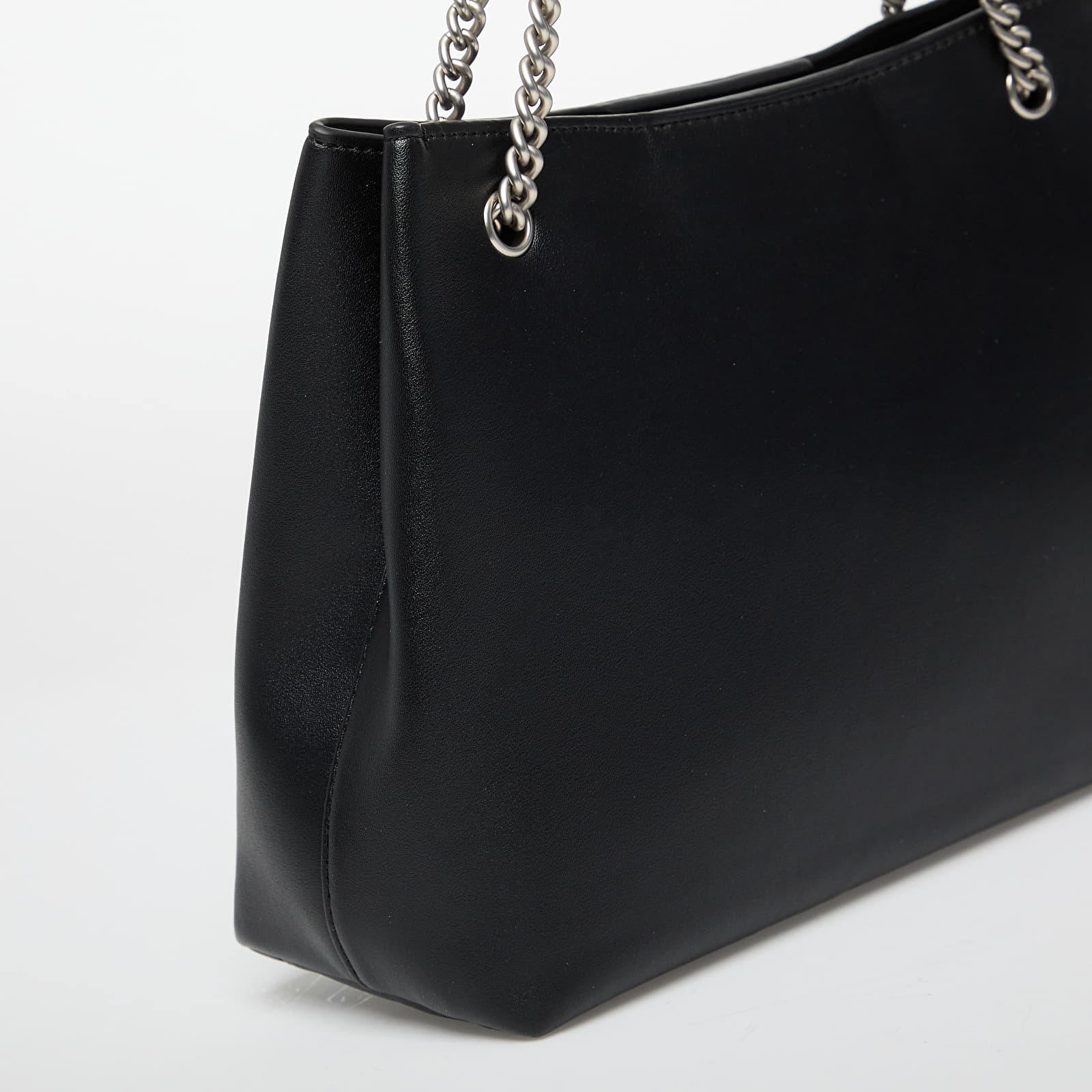 Tašky cez rameno Calvin Klein Jeans Sculpted Chain Shoulder Bag Black