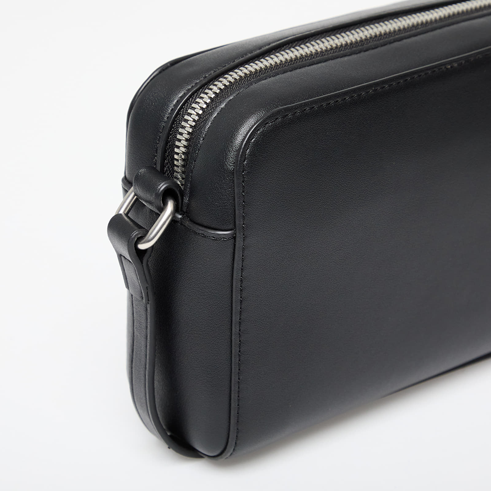 Tašky přes rameno Calvin Klein Jeans Sculpted Ew Camera Bag Black