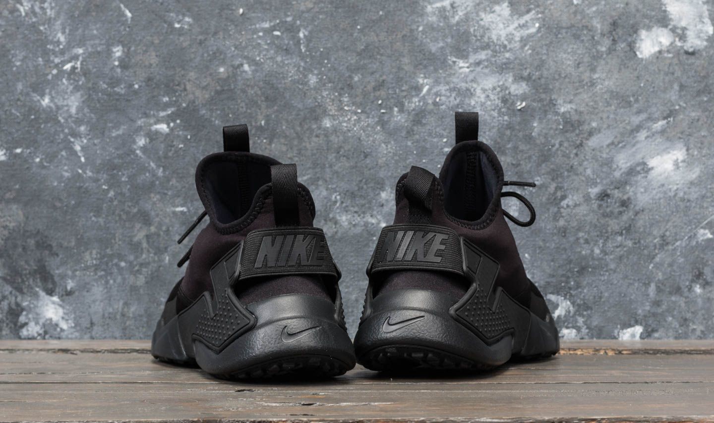 Nike air huarache drift kids hotsell
