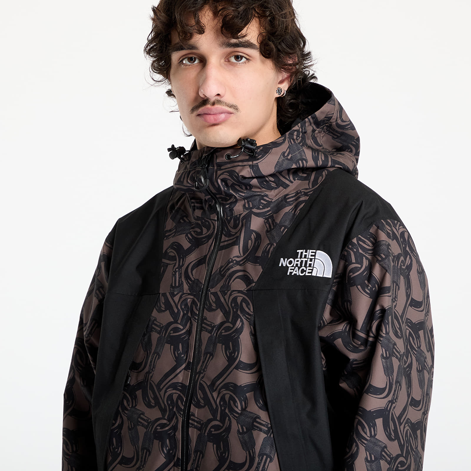 Treener joped The North Face Nse Shell Jacket UNISEX Print Smokey Brown Carabiner