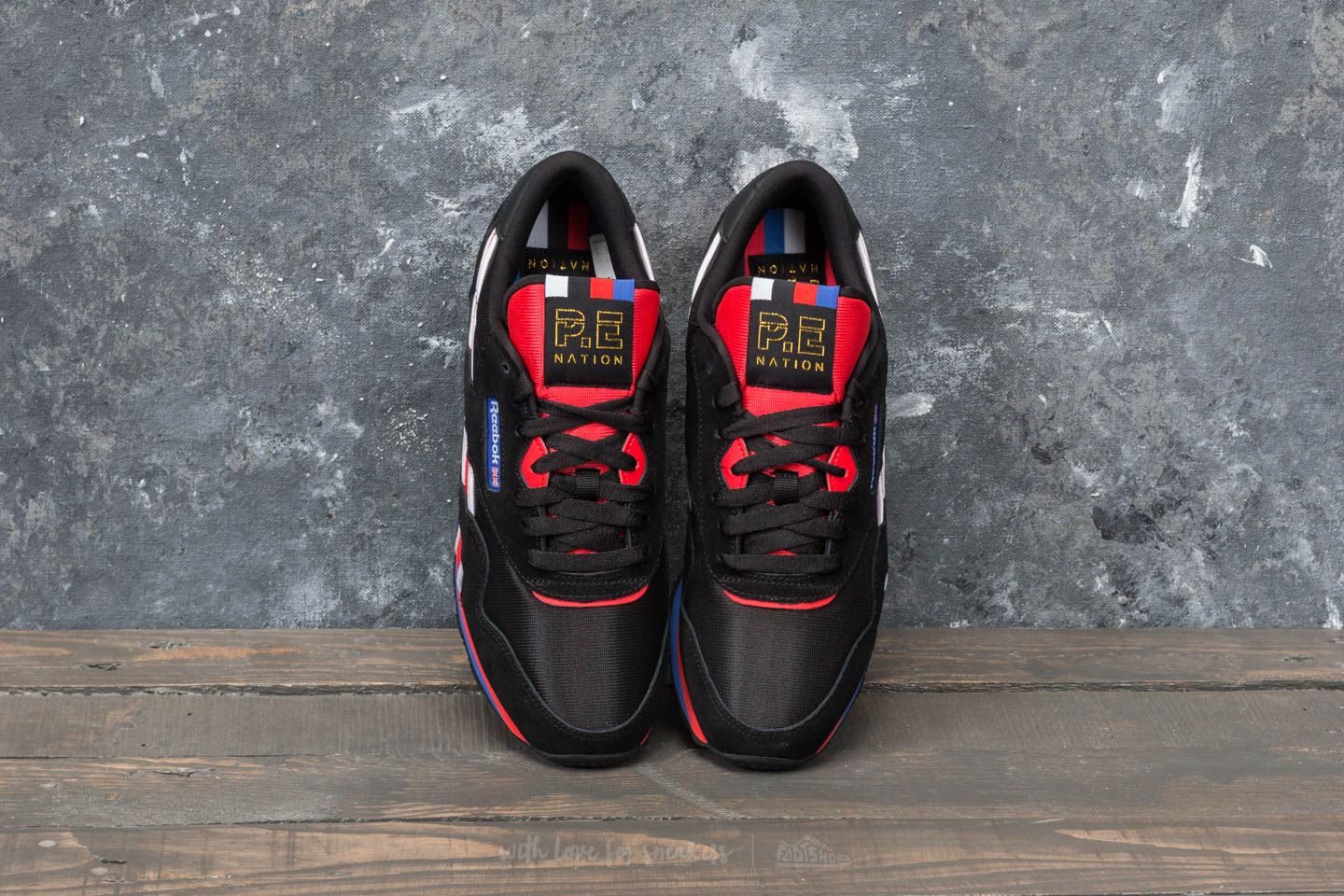 Дамски кецове и обувки Reebok W CL Nylon PE Black/ White/ Dayglow Red