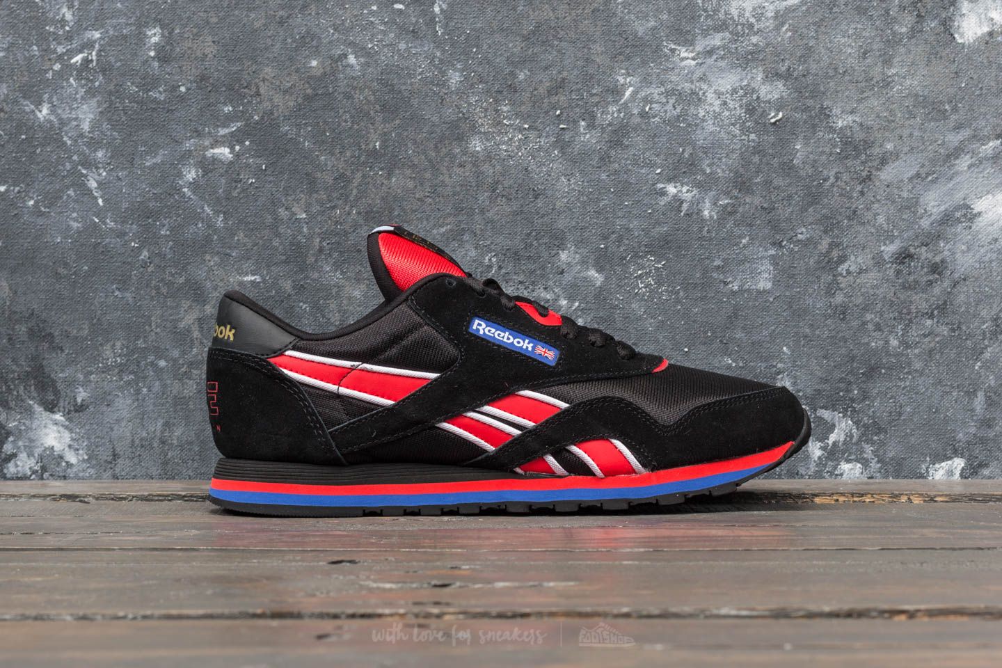 Дамски кецове и обувки Reebok W CL Nylon PE Black/ White/ Dayglow Red