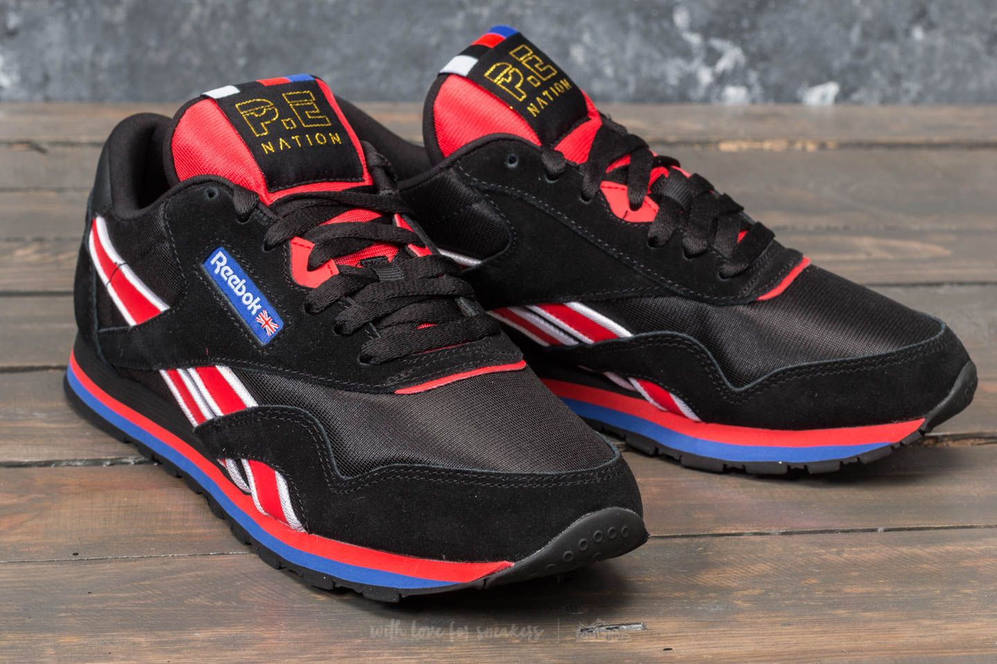 Дамски кецове и обувки Reebok W CL Nylon PE Black/ White/ Dayglow Red