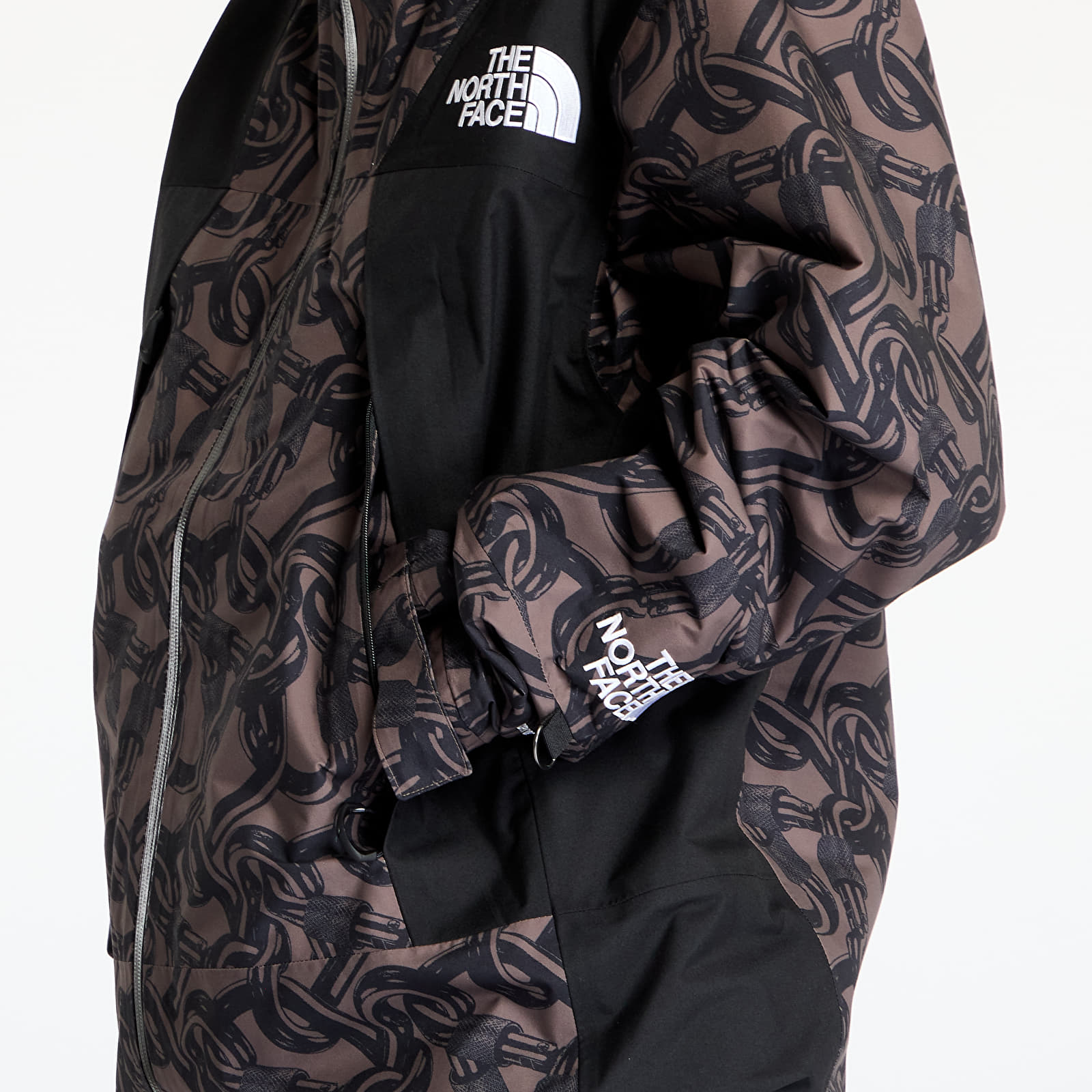 Treener joped The North Face Nse Shell Jacket UNISEX Print Smokey Brown Carabiner